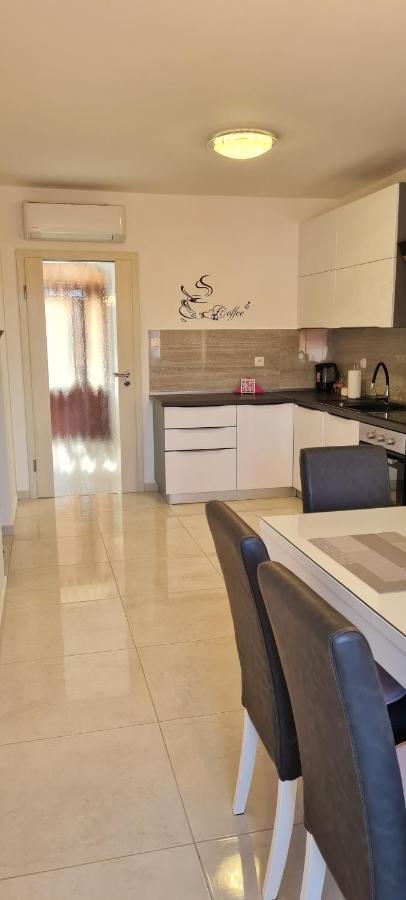 Apartman Tessa Vela Luka Exterior photo